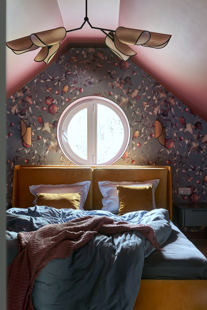 dom-s-tsvetnym-intererom-4